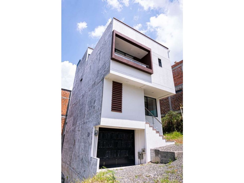 Casa en venta Risaralda Dosquebradas Br La Pradera 290 m2 Habitaciones 3 Baños 4 Garajes 3 Precio $650000000