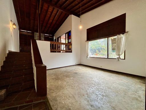 Casa en arriendo Antioquia Medellín La Linde 350 m2 Habitaciones 3 Baños 4 Garajes 2 Precio $28000000