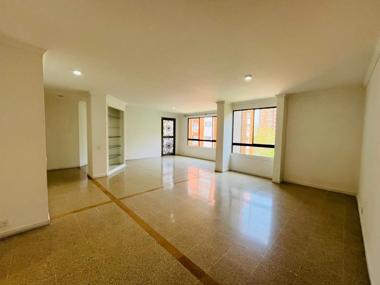 Casa en arriendo o venta Antioquia Medellín El Tesoro 137 m2 Habitaciones 4 Baños 3 Garajes 2 Precio venta $950000000 Precio arriendo $6000000