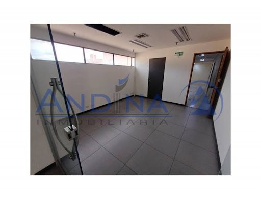 Oficina en arriendo Antioquia Medellín La Candelaria 140 m2 Habitaciones 0 Baños 2 Garajes 2 Precio $8500000