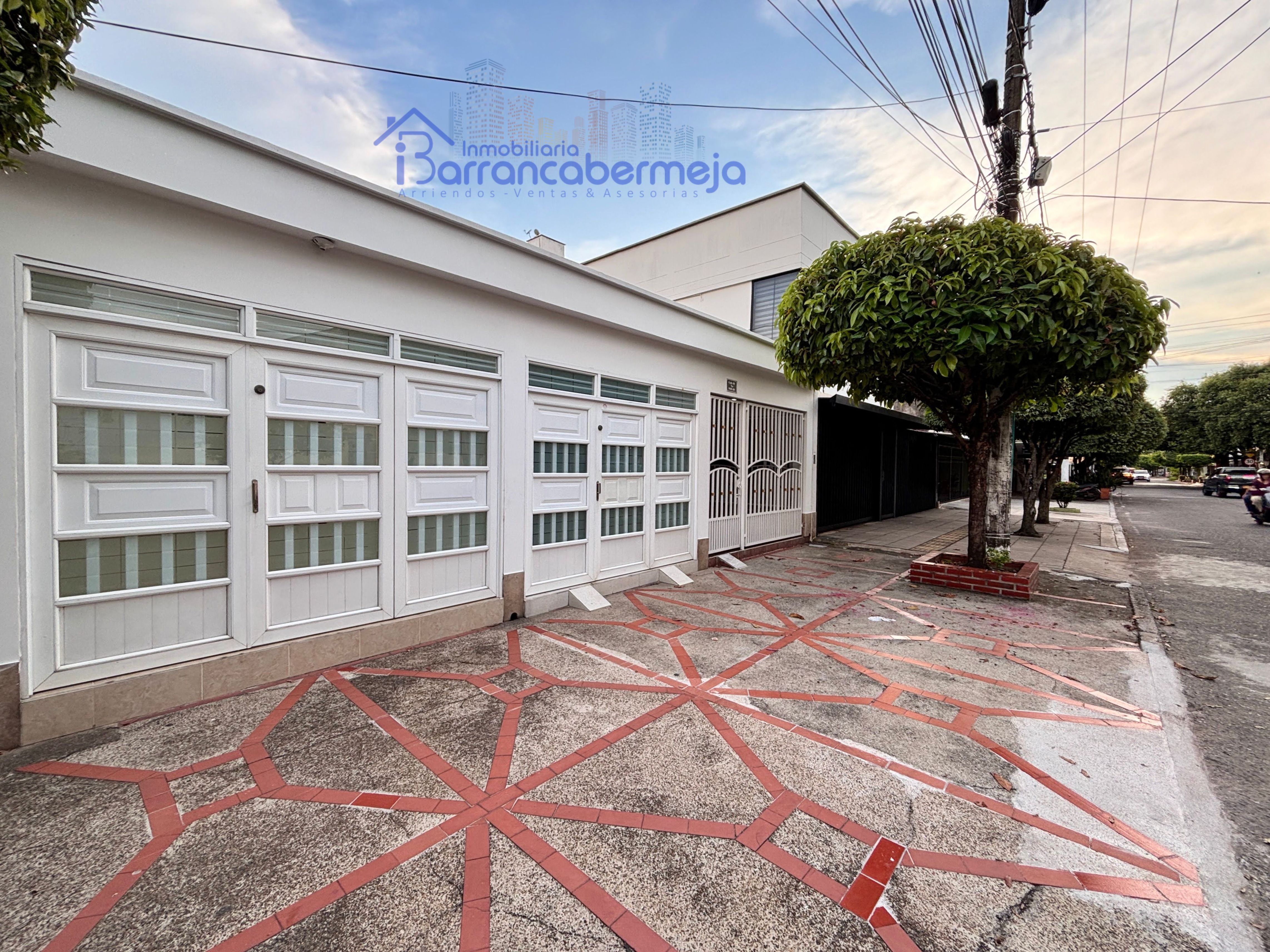 Casa en venta Santander Barrancabermeja Las Colinas 200 m2 Habitaciones 3 Baños 4 Garajes 2 Precio $460000000