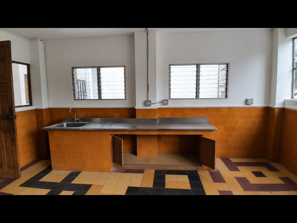 Local en arriendo Antioquia Medellín Los Angeles 450 m2 Habitaciones 0 Baños 5 Garajes 2 Precio $8900000
