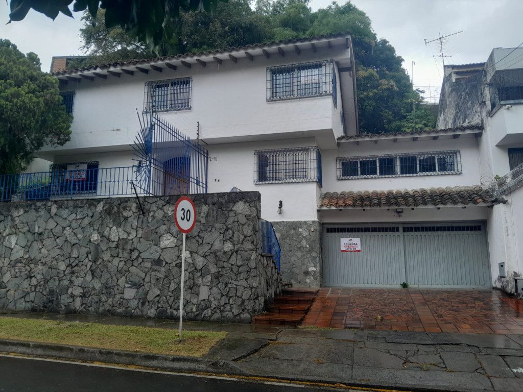 Casa en arriendo Valle Del Cauca Cali Santa Rita 350 m2 Habitaciones 4 Baños 4 Garajes 2 Precio $5500000