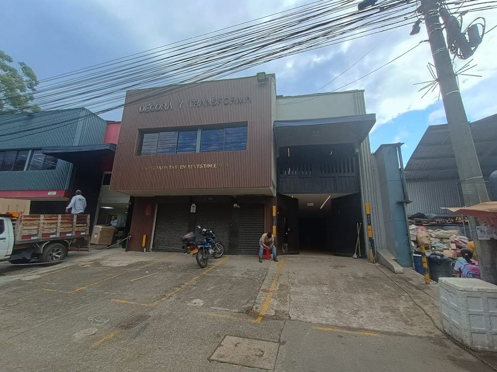 Bodega en arriendo Antioquia Medellín Guayabal 650 m2 Habitaciones 0 Baños 4 Garajes 0 Precio $17500000