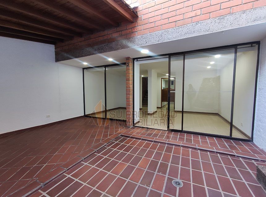 Casa en arriendo Antioquia Medellín La Gloria 180 m2 Habitaciones 5 Baños 4 Garajes 2 Precio $5000000