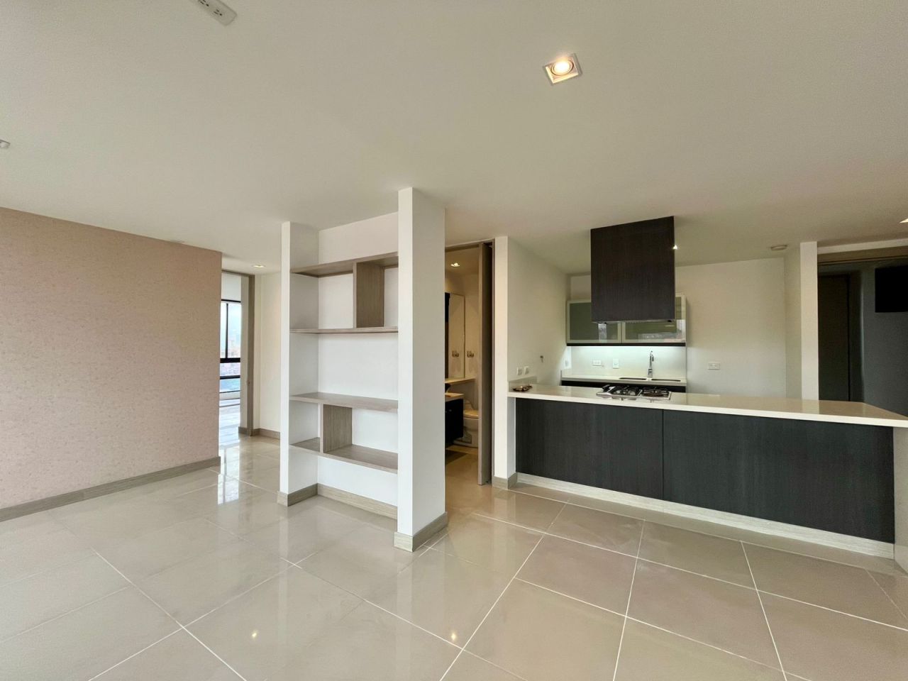 Apartamento en arriendo Antioquia Envigado Bosques De Zúñiga 90 m2 Habitaciones 2 Baños 2 Garajes 2 Precio $4300000