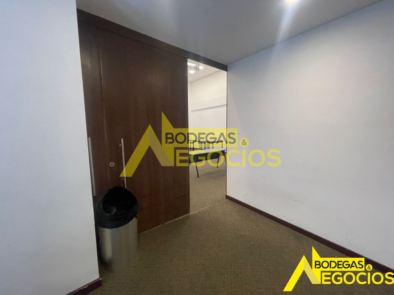 Oficina en arriendo Antioquia Medellín Calle Nueva 500 m2 Habitaciones 0 Baños 1 Garajes 0 Precio $10000000