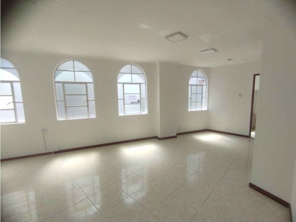 Oficina en arriendo Caldas Manizales Versalles 25 m2 Habitaciones 0 Baños 1 Garajes 0 Precio $2060000
