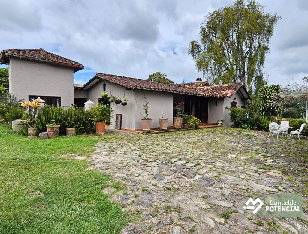 Casa Campestre en arriendo Antioquia Rionegro Cuatro Esquinas 350 m2 Habitaciones 5 Baños 5 Garajes 6 Precio $7900000