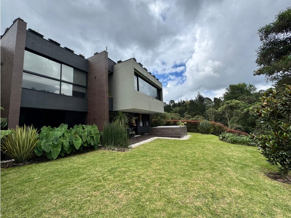 Casa en arriendo o venta Antioquia Medellín La Avanzada 361 m2 Habitaciones 4 Baños 5 Garajes 5 Precio venta $3800000000 Precio arriendo $19418000