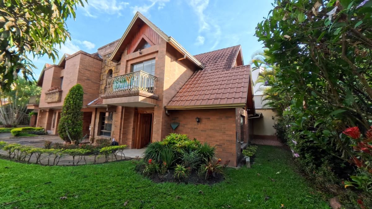 Casa en venta Santander Bucaramanga Lagos Del Cacique 250 m2 Habitaciones 4 Baños 5 Garajes 2 Precio $1250000000