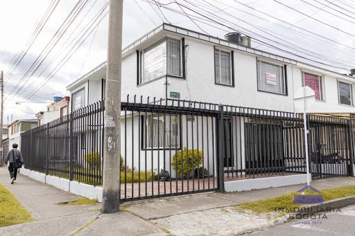 Casa en arriendo Cundinamarca Bogotá Normandia Occidental 140 m2 Habitaciones 5 Baños 4 Garajes 4 Precio $4300000