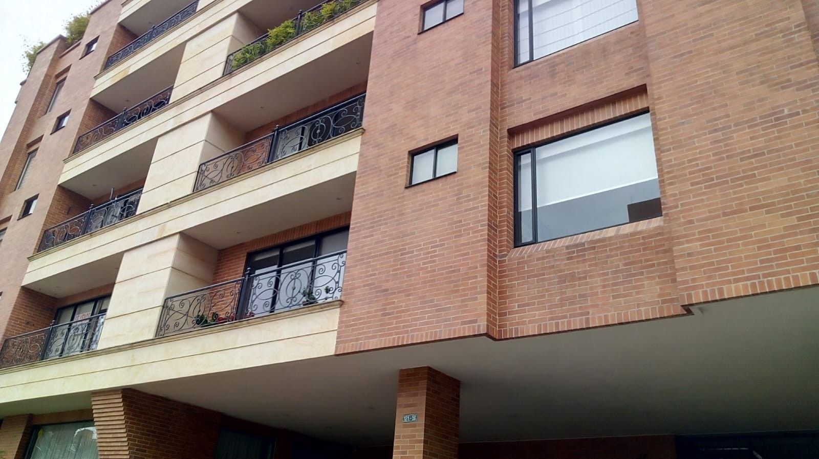 Apartamento en arriendo Cundinamarca Bogotá Santa Barbara Occidental 160 m2 Habitaciones 3 Baños 3 Garajes 2 Precio $8500000