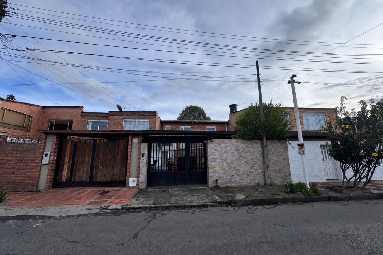 Casa en venta Cundinamarca Bogotá La Esmeralda 199 m2 Habitaciones 3 Baños 3 Garajes 3 Precio $980000000