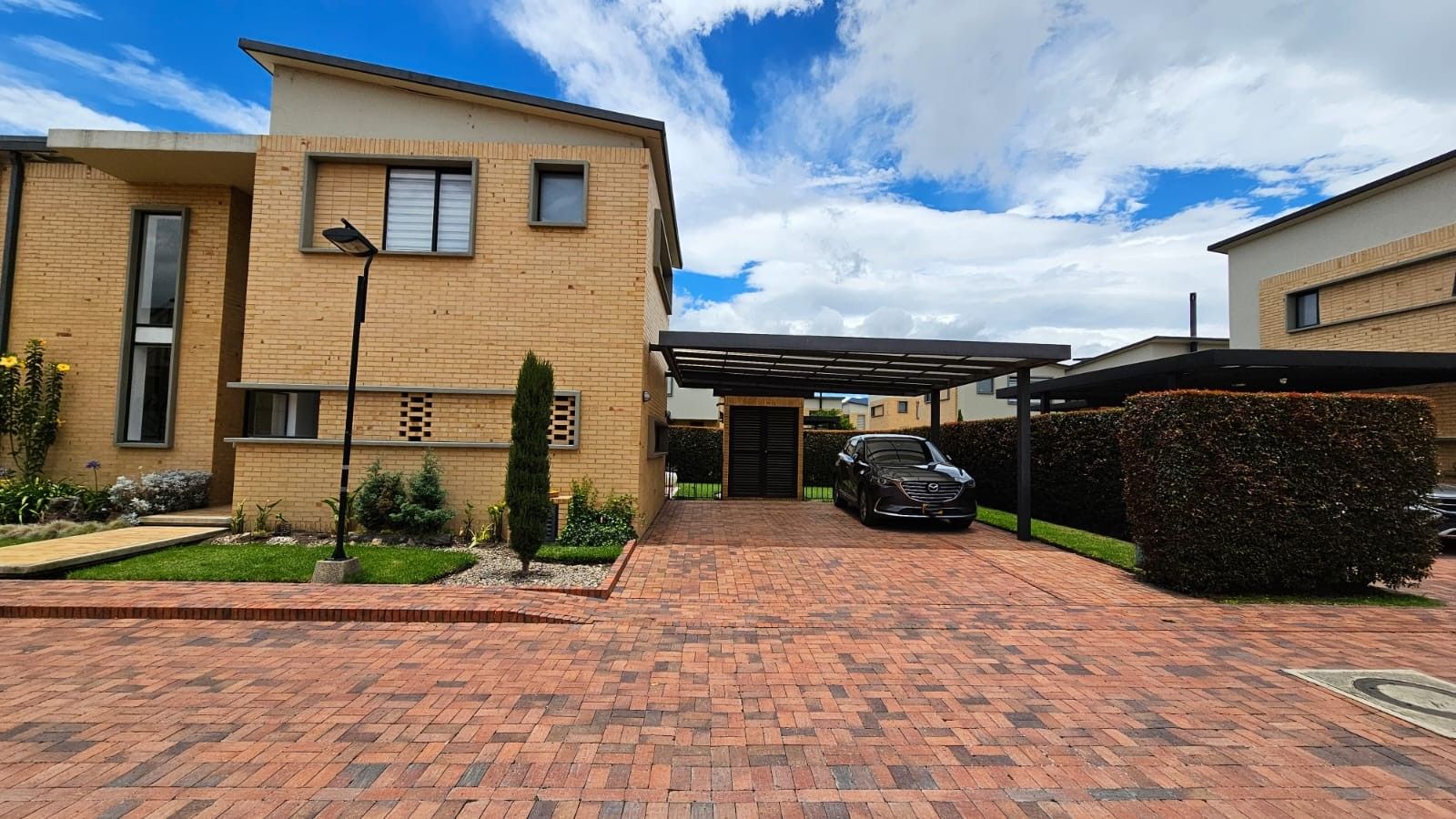 Casa en arriendo Cundinamarca Chía Asturias 150 m2 Habitaciones 3 Baños 1 Garajes 4 Precio $6800000