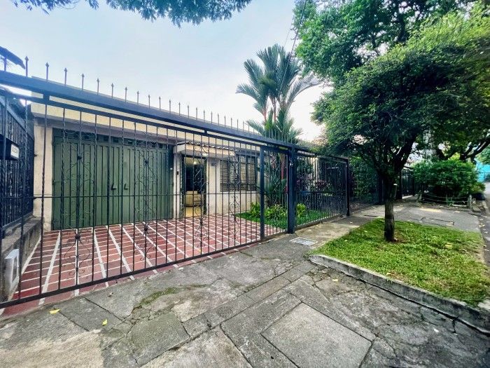 Casa en venta Valle Del Cauca Cali Santa Isabel 194 m2 Habitaciones 5 Baños 3 Garajes 2 Precio $620000000