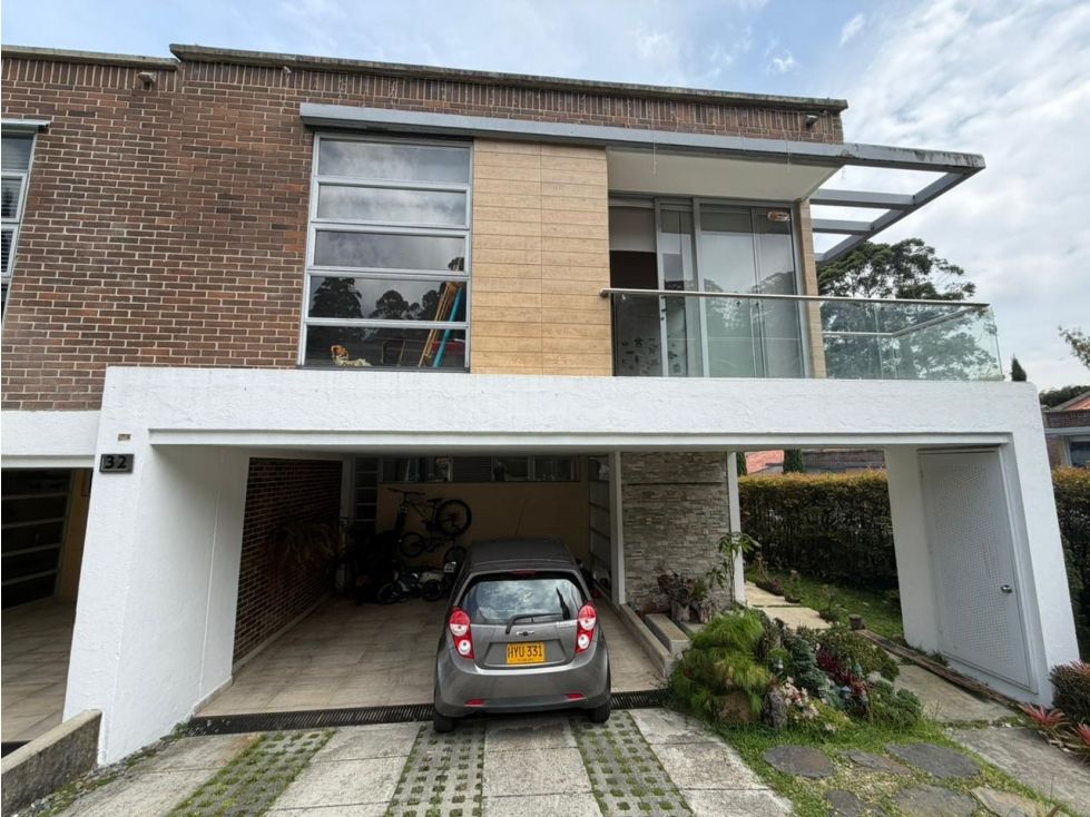 Casa en arriendo Antioquia Envigado Envigado 240 m2 Habitaciones 3 Baños 3 Garajes 2 Precio $12000000