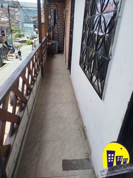 Apartamento en arriendo Antioquia Medellín Versalles No1 30 m2 Habitaciones 1 Baños 1 Garajes 0 Precio $500000
