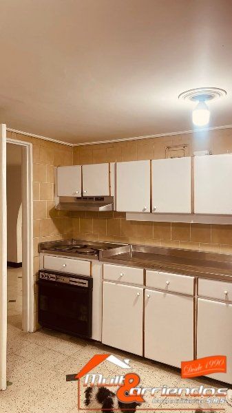 Apartamento en arriendo Antioquia Medellín Naranjal 165 m2 Habitaciones 4 Baños 2 Garajes 0 Precio $4000000