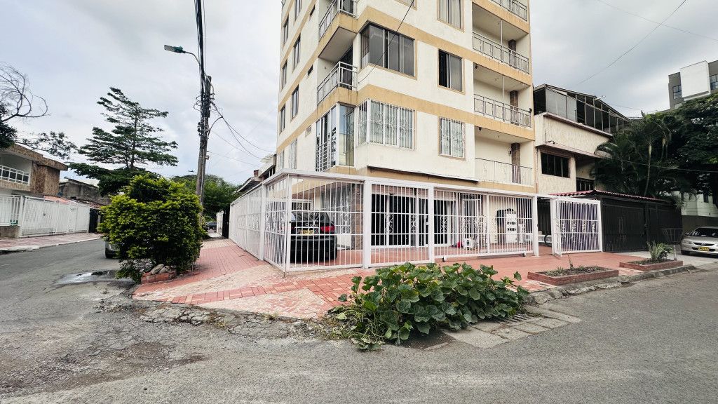 Local en arriendo Valle Del Cauca Cali Santa Anita - La Selva 35 m2 Habitaciones 0 Baños 1 Garajes 0 Precio $1950000