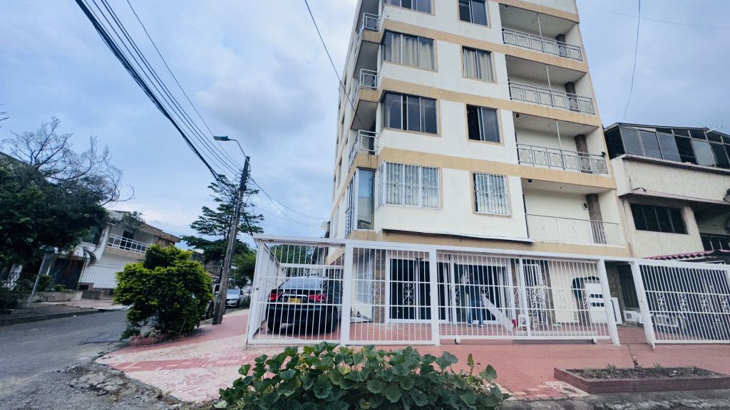 Local en arriendo Valle Del Cauca Cali Santa Anita - La Selva 35 m2 Habitaciones 0 Baños 1 Garajes 1 Precio $1700000