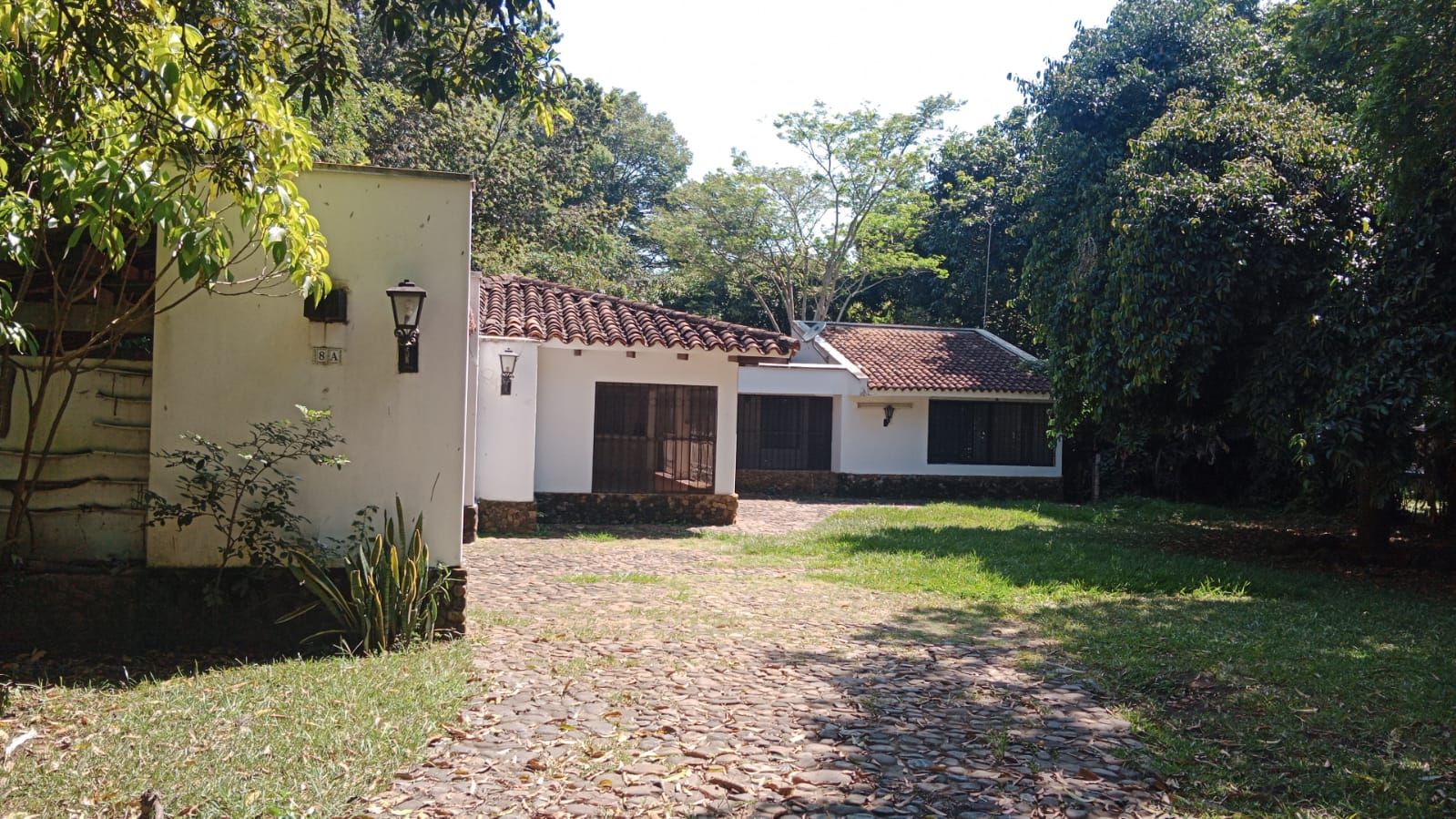 Casa en arriendo Valle Del Cauca Cali Parcelaciones Pance 2310 m2 Habitaciones 3 Baños 3 Garajes 0 Precio $4000000