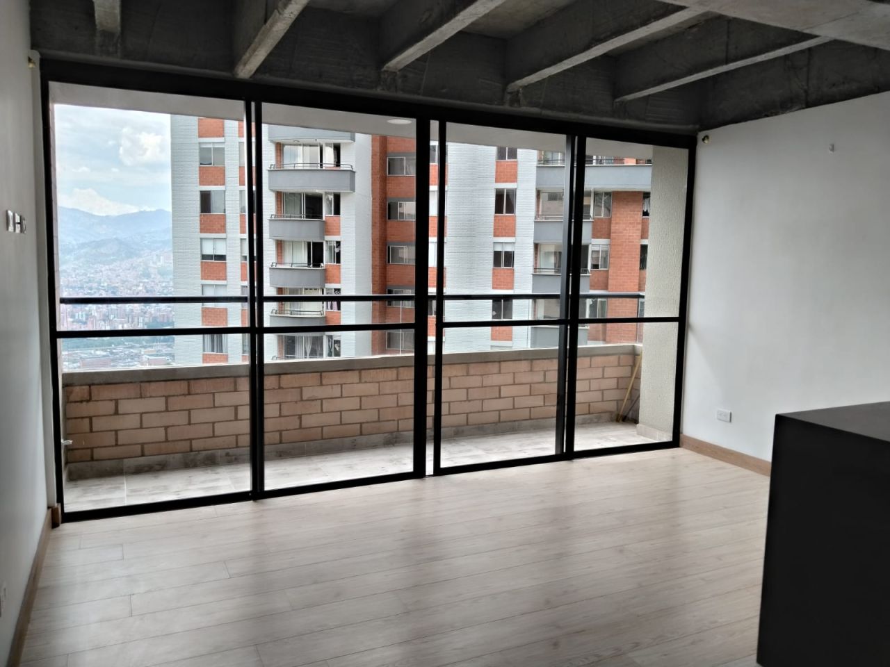 Apartamento en arriendo Antioquia Medellín Miraflores 70 m2 Habitaciones 2 Baños 2 Garajes 1 Precio $3950000