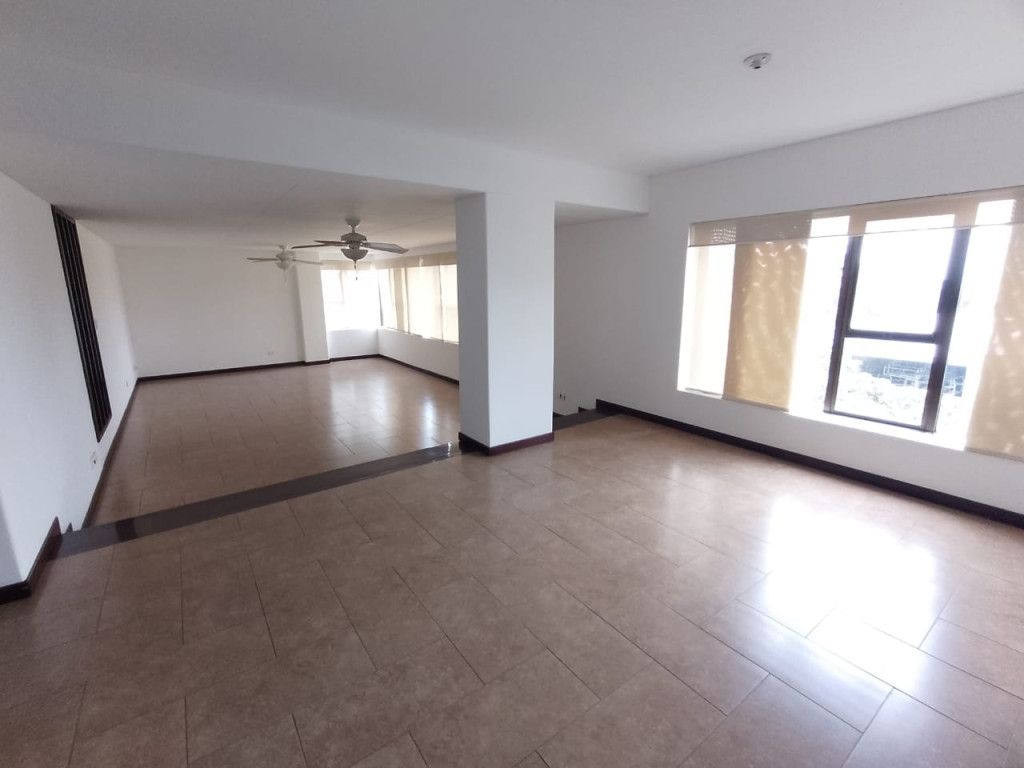 Apartamento en arriendo Valle Del Cauca Cali San Vicente 197 m2 Habitaciones 3 Baños 3 Garajes 2 Precio $3500000