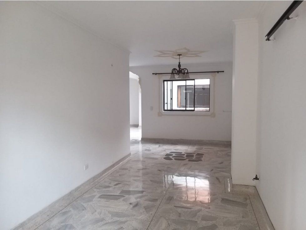 Casa en arriendo Antioquia Medellín Rosales 130 m2 Habitaciones 5 Baños 3 Garajes 1 Precio $5500000