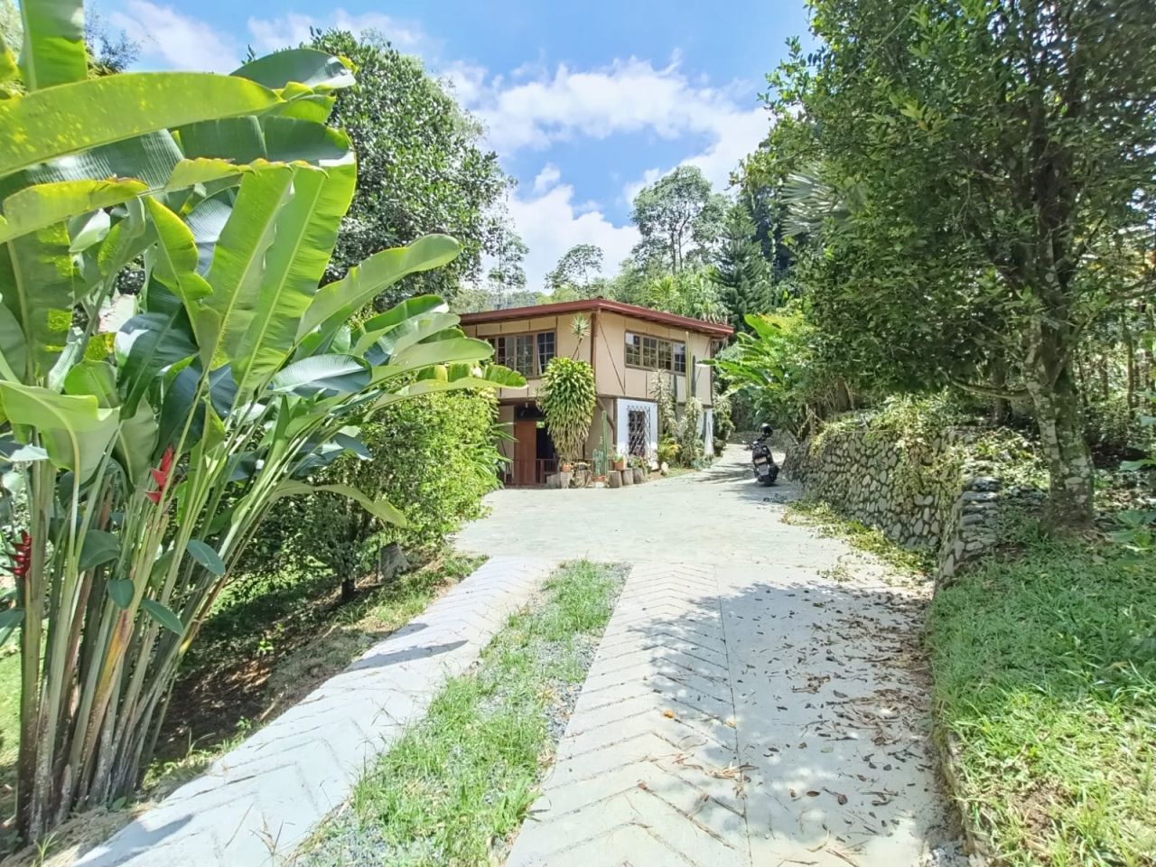 Casa Campestre en arriendo Antioquia La Estrella Chile 130 m2 Habitaciones 3 Baños 2 Garajes 2 Precio $6600000