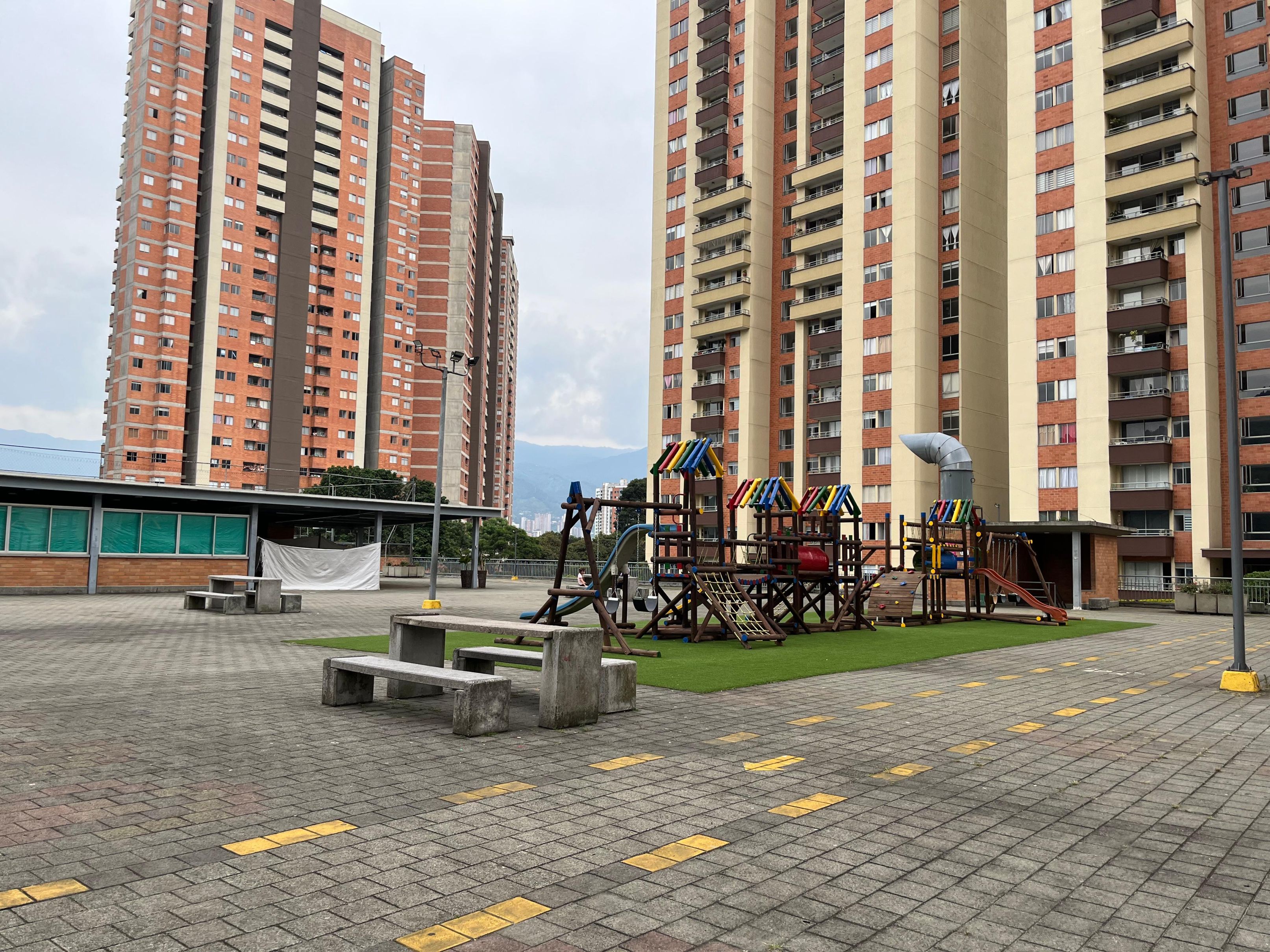 Apartamento en venta Antioquia Itagüí Cr Torres De Barcelona 73 m2 Habitaciones 2 Baños 2 Garajes 0 Precio $380000000
