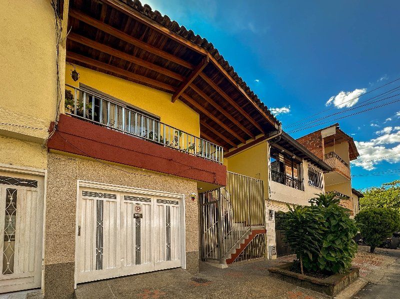 Casa en arriendo Antioquia Medellín San Bernardo 180 m2 Habitaciones 3 Baños 2 Garajes 0 Precio $3000000