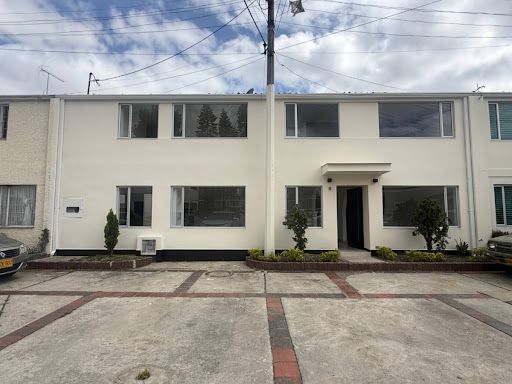 Casa en venta Cundinamarca Bogotá Ciudad Villamayor Antigua 120 m2 Habitaciones 4 Baños 2 Garajes 2 Precio $680000000