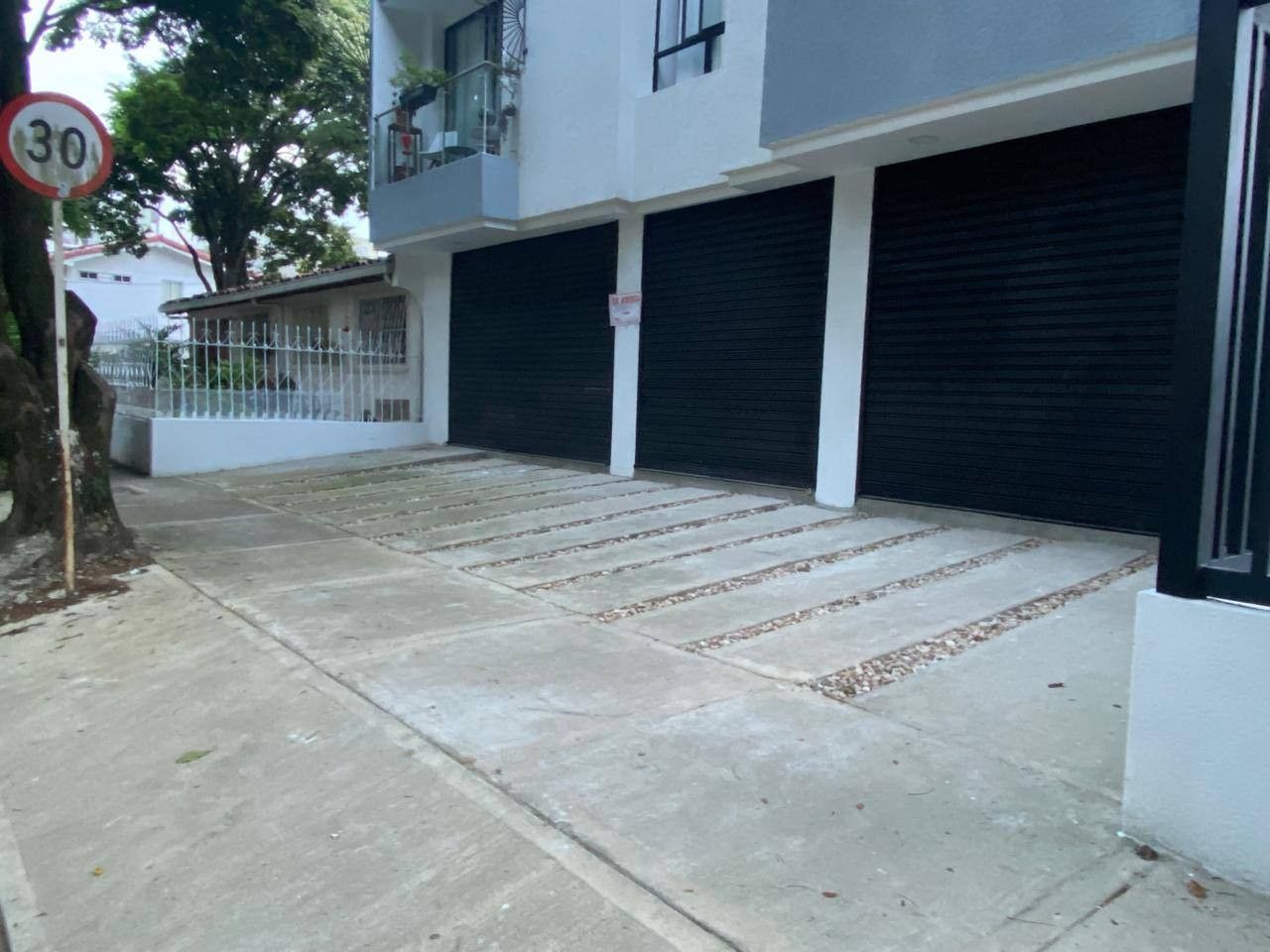 Local en arriendo Valle Del Cauca Cali Ciudad Capri 145 m2 Habitaciones 0 Baños 2 Garajes 4 Precio $6500000