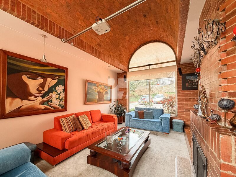Casa en venta Cundinamarca Bogotá Niza Suba 310 m2 Habitaciones 4 Baños 4 Garajes 2 Precio $1400000000