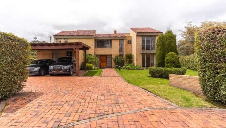 Casa en arriendo Cundinamarca Bogotá Casa Blanca 300 m2 Habitaciones 4 Baños 4 Garajes 4 Precio $13000000