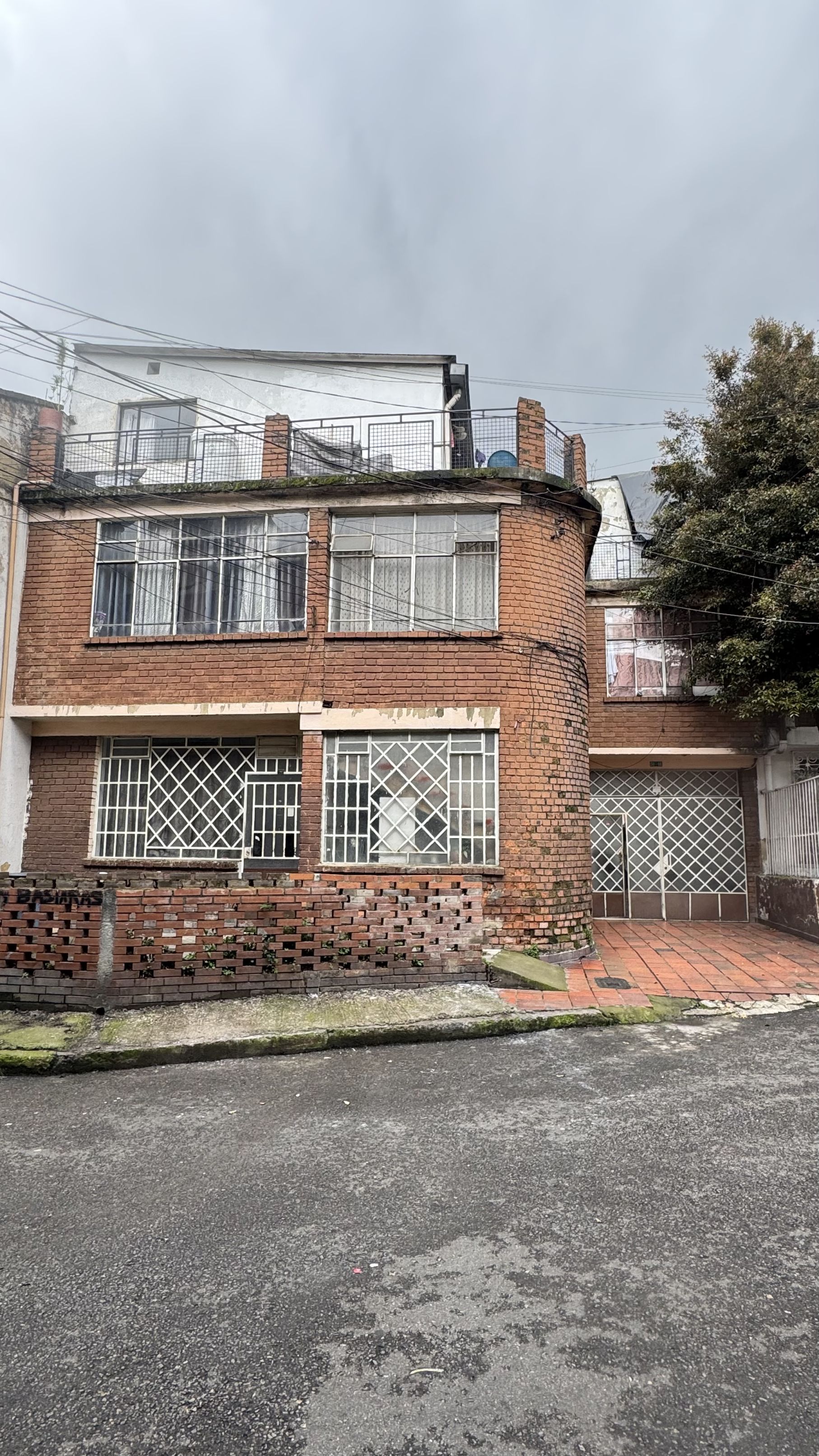 Casa en venta Cundinamarca Bogotá Quesada 350 m2 Habitaciones 6 Baños 7 Garajes 3 Precio $1100000000