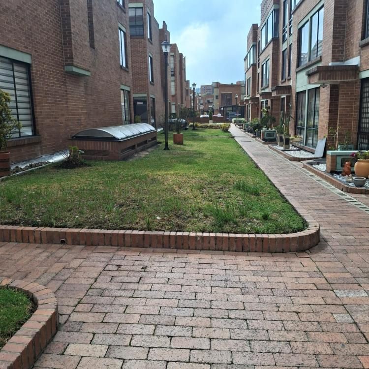 Casa en venta Cundinamarca Bogotá Mazurén 110 m2 Habitaciones 3 Baños 2 Garajes 2 Precio $640000000