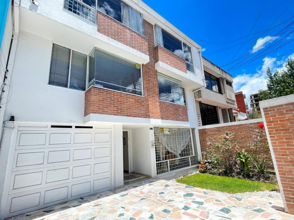 Casa en venta Cundinamarca Bogotá El Rosario 231 m2 Habitaciones 6 Baños 4 Garajes 2 Precio $1650000000
