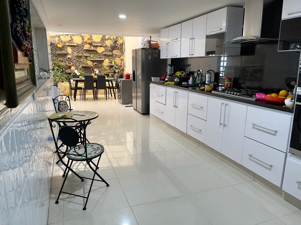 Casa en venta Cundinamarca Bogotá Tierra Linda 300 m2 Habitaciones 4 Baños 4 Garajes 3 Precio $1600000000