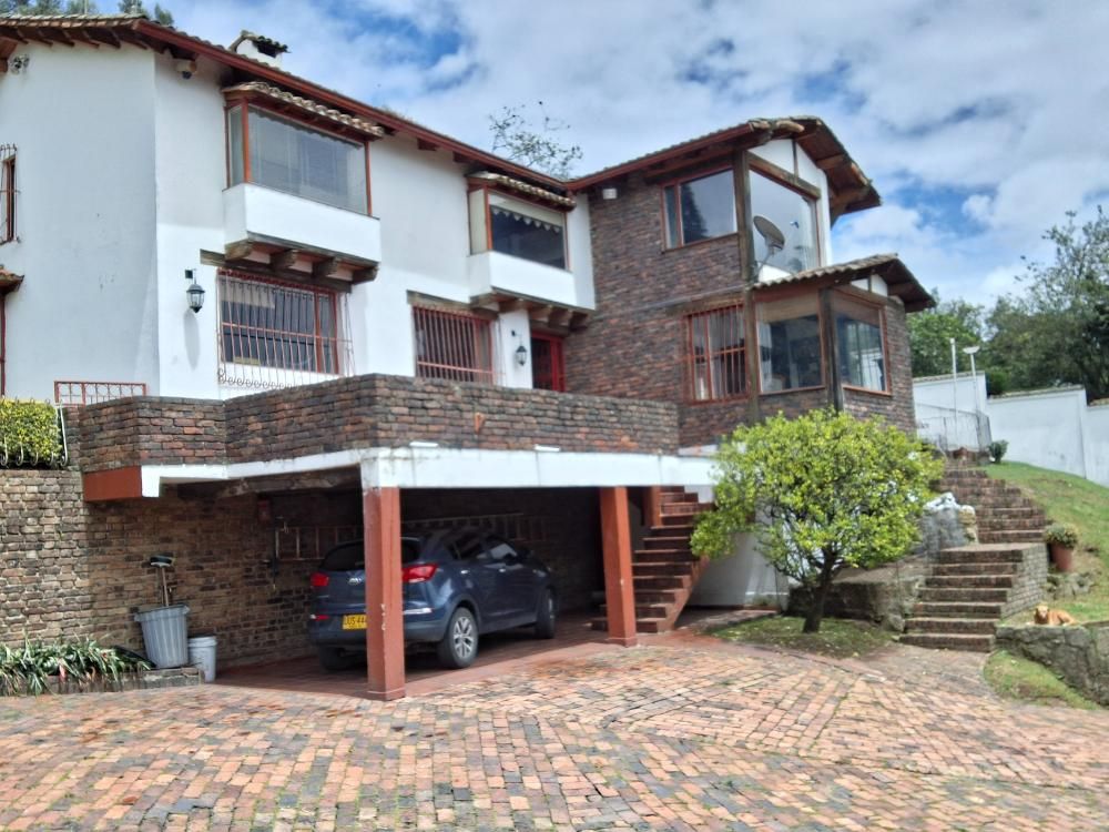Casa en venta Cundinamarca Bogotá Tuna Alta 460 m2 Habitaciones 5 Baños 5 Garajes 6 Precio $4900000000