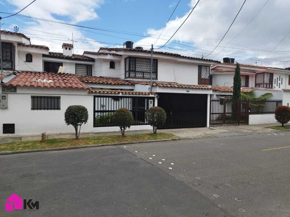 Casa en venta Cundinamarca Bogotá El Batan 230 m2 Habitaciones 3 Baños 3 Garajes 2 Precio $1150000000