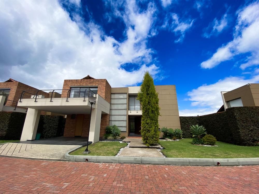 Casa en venta Cundinamarca Cajicá Cn Campestre Badalona Reservado 300 m2 Habitaciones 4 Baños 5 Garajes 2 Precio $1890000000