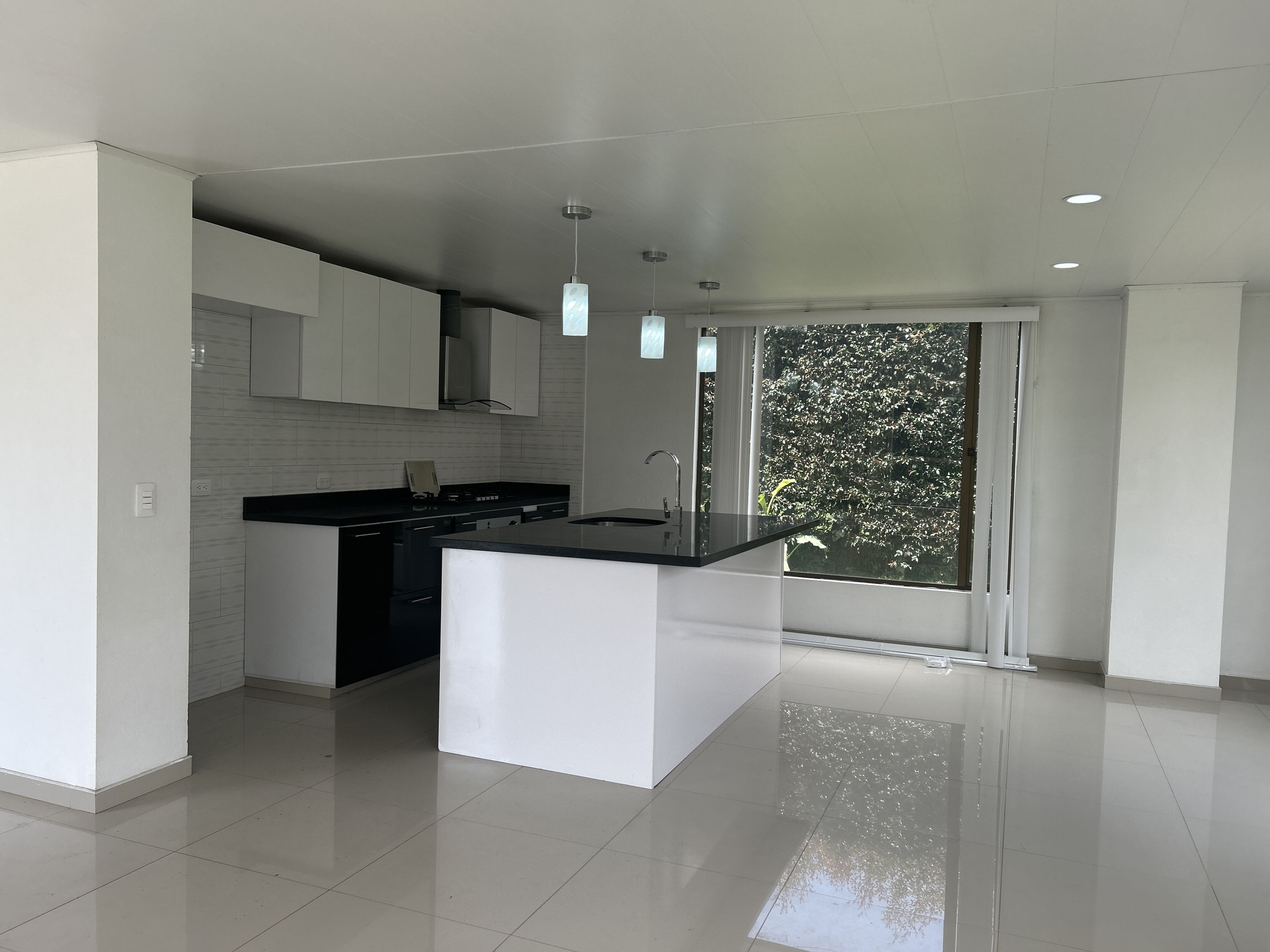 Casa en arriendo Cundinamarca Cota Cota 375 m2 Habitaciones 4 Baños 4 Garajes 3 Precio $5500000