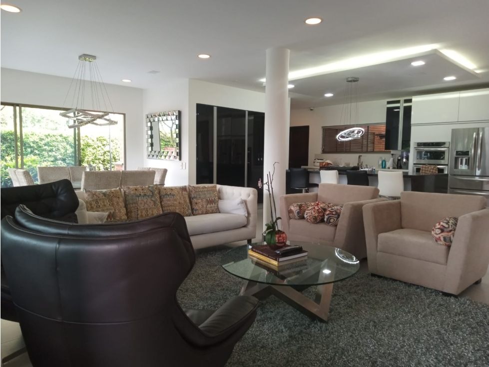 Casa en venta Antioquia Sabaneta Entre Amigos 350 m2 Habitaciones 4 Baños 6 Garajes 3 Precio $2000000000