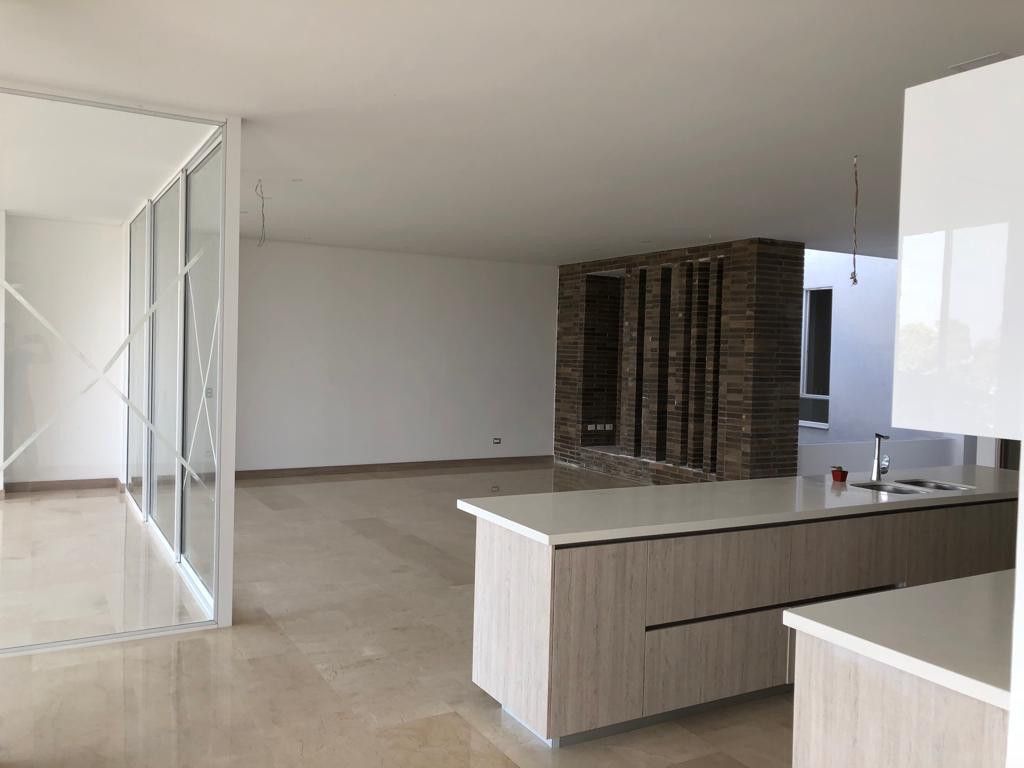 Apartamento en arriendo Valle Del Cauca Cali Los Comuneros I Etapa 293 m2 Habitaciones 3 Baños 4 Garajes 2 Precio $8492019