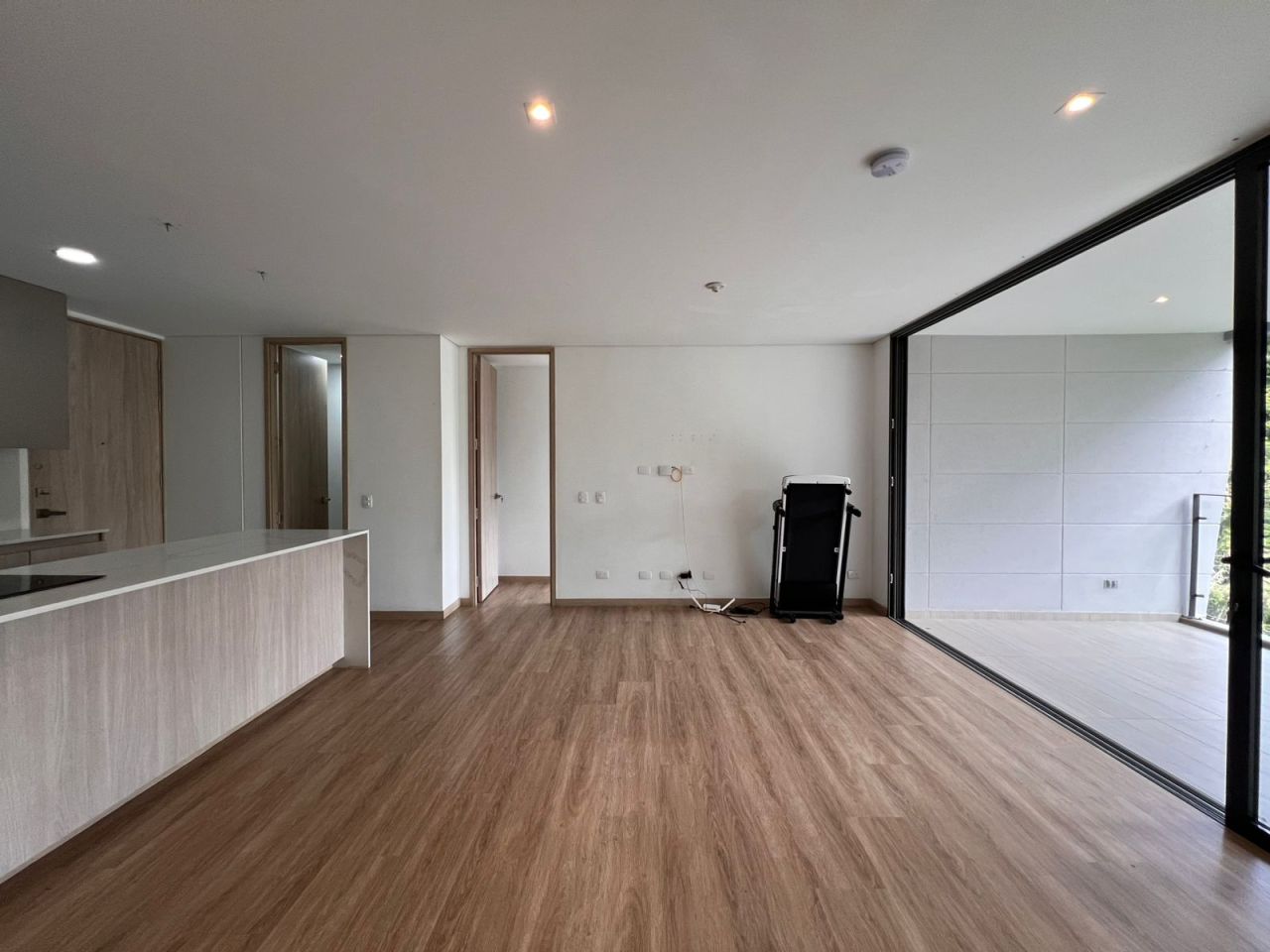 Apartamento en arriendo o venta Antioquia Rionegro Cuatro Esquinas 98 m2 Habitaciones 2 Baños 2 Garajes 2 Precio venta $1130000000 Precio arriendo $5800000