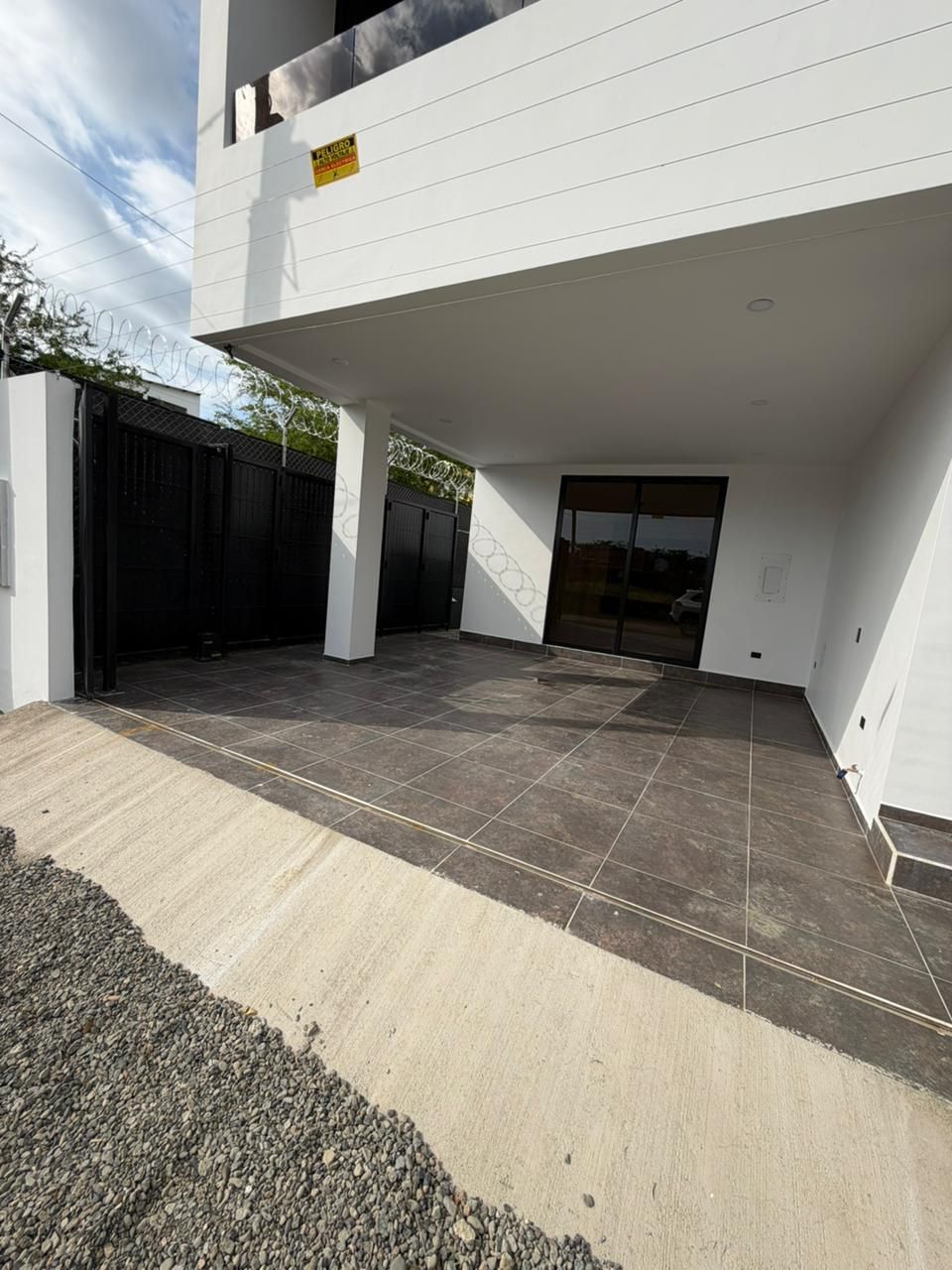Casa en arriendo o venta Antioquia Apartadó Primero De Mayo 240 m2 Habitaciones 4 Baños 3 Garajes 2 Precio venta $1400000000 Precio arriendo $3500000