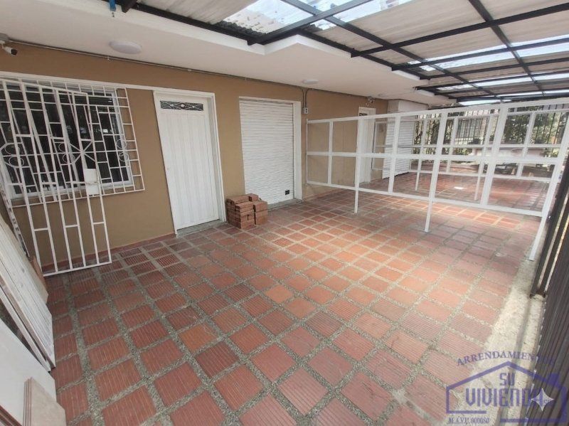 Local en arriendo Antioquia Medellín Fatima 30 m2 Habitaciones 0 Baños 1 Garajes 0 Precio $2600000