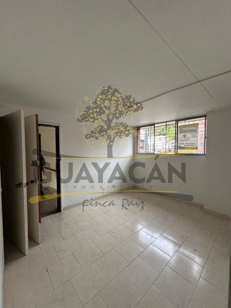 Oficina en arriendo Antioquia Medellín Prado 30 m2 Habitaciones 0 Baños 1 Garajes 0 Precio $1200000